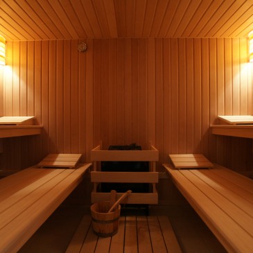 authentieke finse sauna met symmetrische opstelling
