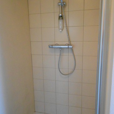 iedere kamer zijn eigen ruime douche